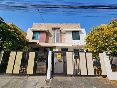 ขายด่วน บ้านแฝด 2 ชั้น ปรับปรุงใหม่ทั้งหลัง