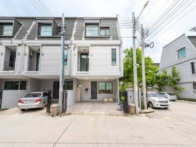 ทาวน์โฮม 3 ชั้น หมู่บ้านGreatier town Bangna-theparak ขนาด 24 ตร.