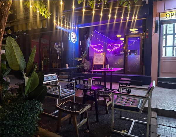 เซ้งด่วน บาร์ย่านลาดพร้าว71 โชคชัย4  แหล่งสถานที่ท่องเที่ยว ตรงข้ามนาคนิวาส7  ทำเลดี ติดถนน พร้อมเปิดทำธุรกิจต่อได้เลย 