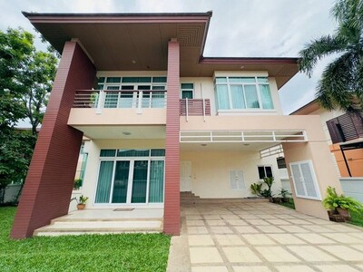 ให้เช่าบ้านเดี่ยว เดอะบูเลอวาร์ด ศรีราชา 4 ห้องนอน ที่จอดรถ 4 คัน