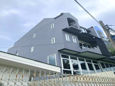 หัวมุม 28 ตร.วา.BTS รัชโยธิน 380 ม..ใหญ่มาก ทาวน์โฮมหรู 3 ชั้น 