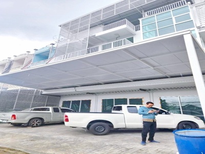 กรุงเทพกรีฑา ใกล้ MRT แยกลำสาลี 800 ม.ให้เช่าอาคาร3คูหา 4.5ชั้น