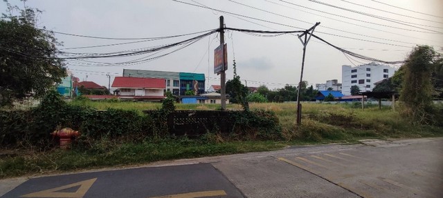 ขายที่ดินซอยลาดพร้าว 80 แยก 12 ที่ดินถมเรียบร้อยแล้ว เนื้อที่ 510 ตร.วา ทำเลดี เดินทางสะดวก