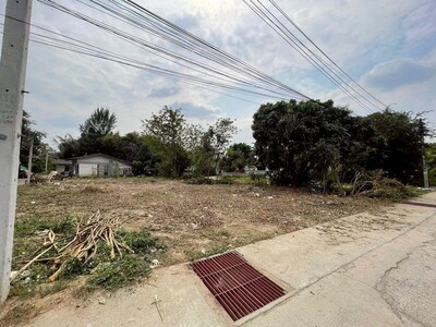 ที่ดินเปล่า น้ำไม่ท่วม เดินทางสะดวก โซนท่าศาลา     