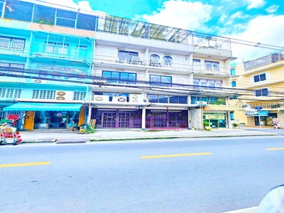 Terminal21 2.1กม.อาคารพาณิชย์ 3.5 ชั้น 2 คูหา 45 ตร.วา  750 ตร.ม.
