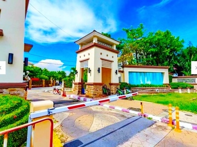 ปตท.กรุงเทพ-สุวินทวงศ์ ฟลอร่า รอยัล ภัสสร  2 ชั้น 100 ตร.วา.300 ต