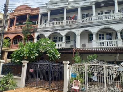 ให้เช่าทาวน์เฮ้าส์ 3ชั้น 30วา5นอน 5 น้ำ แอร์ เฟอร์นิเจอร์ถนนห้วยข