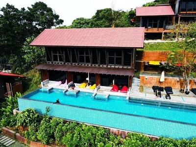 ขายรีสอร์ทพูลวิลล่าหรู  เกาะลันตา ทำเลทองพร้อมดำเนินกิจการต่อได้ท