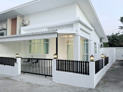 ขายถูก บ้านทาสน์เฮาส์ หลังมุม เนินพลับหวาน พัทยา เดินทางสะดวก