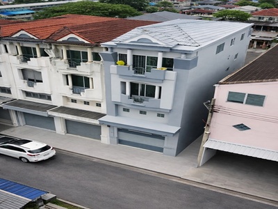 Big C เคหะร่มเกล้า 150 ม.  อาคาร 3.5 ชั้น สารสาสน์ร่มเกล้า 3.9 กม