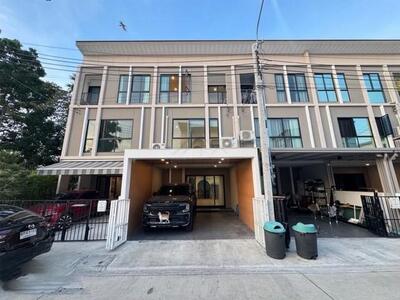 ขายทาวน์โฮม 3 ชั้น Patio ศรีนครินทร์-พระราม9 ติดสนามกอล์ฟกรุงเทพก
