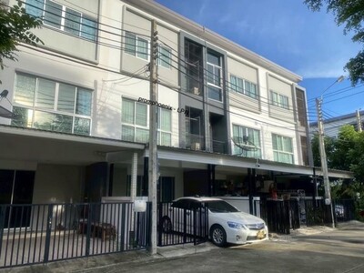 ให้เช่าทาวน์โฮม 3 ชั้น ลุมพินี ทาวน์วิลล์ ศรีนครินทร์ แบริ่ง ศรีด