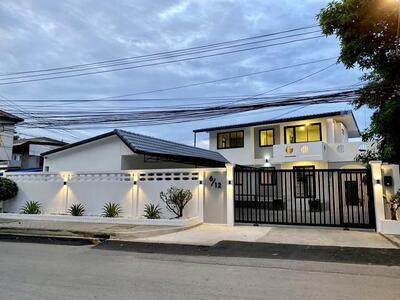  ให้เช่าบ้านเดี่ยว 2 ชั้น 2 หลัง 100 ตารางวา  พระปฐมเจดีย์ เมืองน