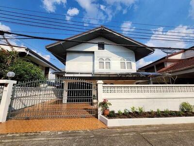 ให้เช่าบ้านเ2 ชั้น ย่านห้วยขวาง ใกล้สถานทูตจีน และ MRTห้วยขวาง