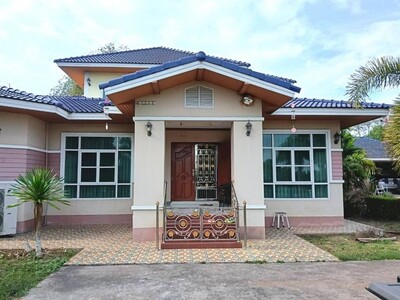 ขายที่ดินพร้อมสิ่งปลูกสร้างชลบุรีราคาถูก บนเนื้อที่  36  ไร่