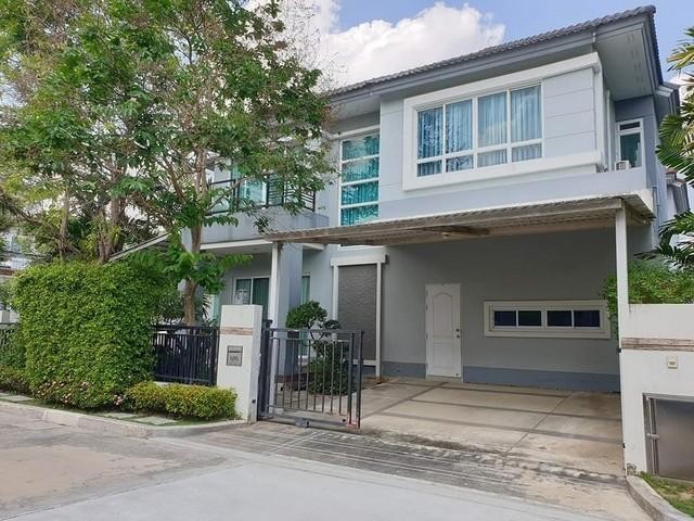 ขายบ้านเดี่ยว 2 ชั้น หมู่บ้าน บางกอก บูเลอวาร์ด พระราม 9–ศรีนครินทร์ ใกล้โรงเรียนนานาชาติ เวลลิงตันคอลเลจ และ สนามกอล์ฟยูนิโก้ 