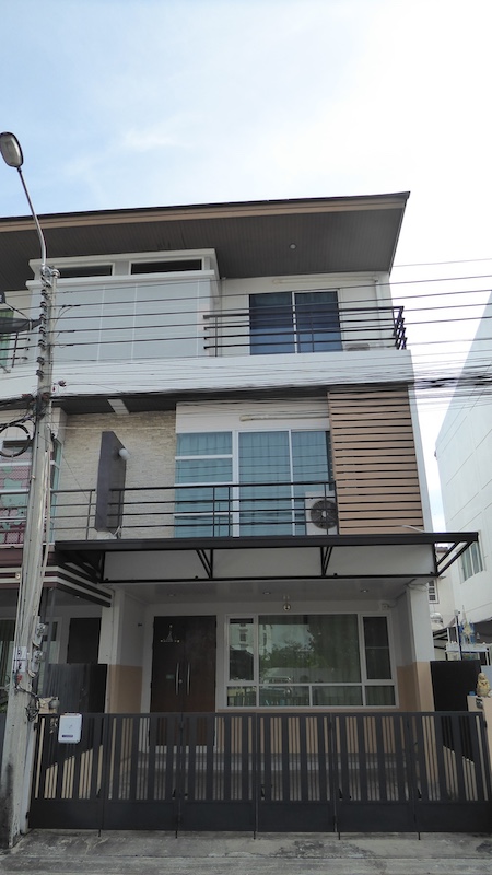 BH2955 ให้เช่า ให้เช่า HOME OFFICE ลาดพร้าว101 ถนน โพธิ์แก้ว 3ชั้น 23 ตร.วา. โครงการติดถนนใหญ่