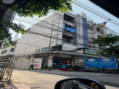  อาคาร4ชั้นติดถนนใหญ่บรมราชชนนีปากซอยบรม17