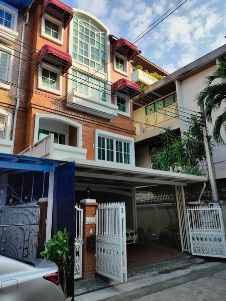 ขายทาวน์โฮม 5 ชั้น 575 ตรม. พร้อมลิฟท์ ย่านเย็นอากาศ ลุมพินี สาธร สีลม ตกแต่งสวย ใกล้ MRT ลุมพินี