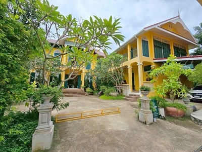 AIR BNB พืชสวนโลก 3.3 กม. ให้เช่าคาเฟ่อาคารโดดเด่น 285 ตร.ม. 255