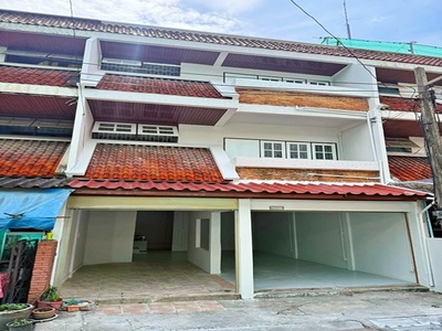 ถูกที่สุดในบางเขน 2คูหา MRT ราชภัฎพระนคร 700 ม.4นอน 3.5ชั้น ดาดฟ