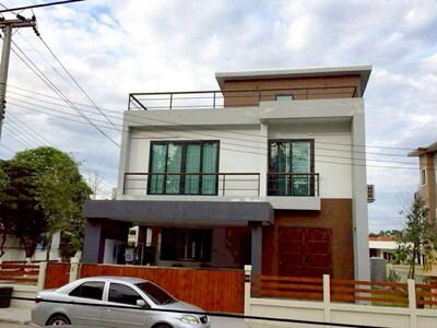 บ้านเดี่ยว 3 ชั้น แปลงหัวมุม ทำเลดี โครงการ ชญยลวิว สุเทพ