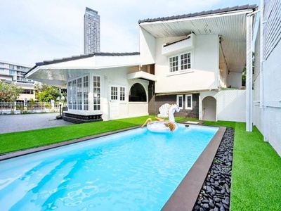 บ้านเดี่ยวสุดหรู 2ชัน สระว่ายน้ำส่วนตัว 137ตร.วา. BTSทองหล่อ 700ม