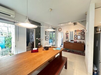 ทำเลและสภาพแวดล้อมดี พื้นที่ใช้สอยกว้าง บรรยากาศร่มรื่นและเงียบสง