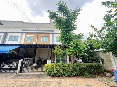 ลดราคาด่วน ทาวน์โฮม ไลโอ บลิสซ์ รังสิต - คลองหลวง หลังมุม