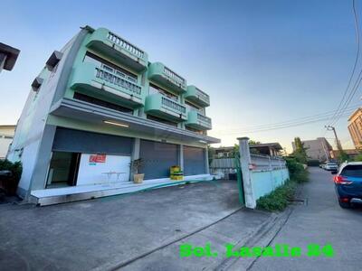 ให้เช่าบ้านเดี่ยว 2.5 ชั้น 100 ตร.ว. สไตล์อาคารพาณิชย์ ซอยลาซาล 2