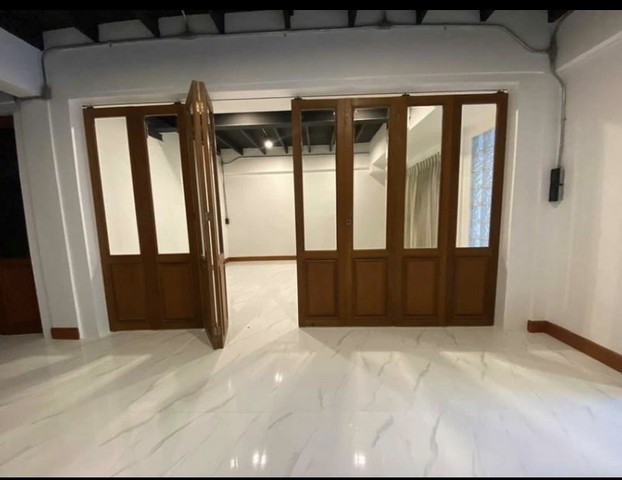 ให้เช่าบ้านเดี่ยว บ้านเปล่า ย่านศรีวรา รีโนเวทพร้อมเข้าพักอาศัย ทำเลกลางใจเมือง  0814888799