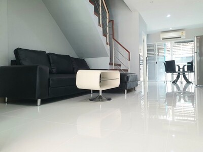 P1838 ให้เช่าทาวน์โฮม 3 ชั้น โครงการ ธนาพัฒน์ พระราม3 