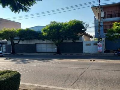 ให้เช่าโกดัง ขนาด 481 ตารางเมตร ถนนสุขุมวิท 103  ใกล้สวนหลวง ร.9