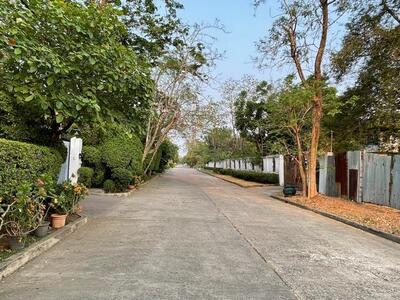 ขายที่ดินเปล่า ซอยหมู่บ้านเสรีวิลล่า ซอยศรีนครินทร์ 55