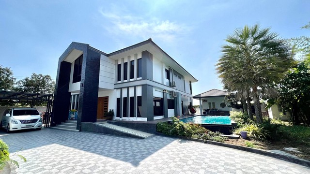 บ้านเดี่ยวใกล้ รร.ไทรน้อย  รหัสทรัพย์ OPS03-071 แบบ 6 ห้องนอน 7 ห้องน้ำ ขนาด 200  ตร.ว. ขาย 35,000,000  บาท ทักไลน์ >> 0647379761 
