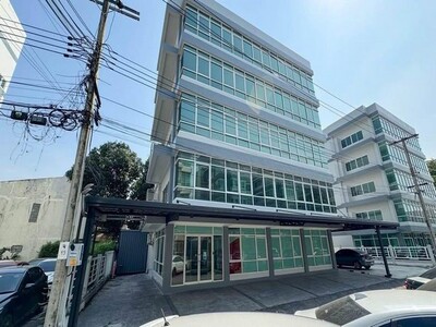 ให้เช่าอาคาร  5 ชั้น 765 ตรม. นวลจันทร์ 27 ติดเลียบด่วน จอดรถ18 ค