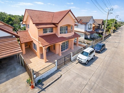 ร่มเกล้า1-7 ใกล้ MRT สุวินทวงศ์ 1.2 กม. จอด 2 ฝั่ง รวม 4 คัน บ้าน