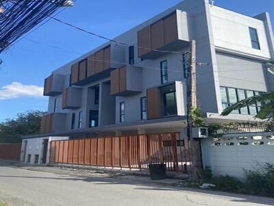 ให้เช่าโฮมออฟฟิศ 3.5 ชั้น ถนนรัชดาภิเษก เขตจตุจักร ใกล้ MRT ลาดพร