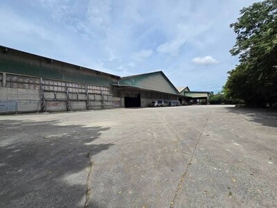 ให้เช่าโกดัง/โรงงานขนาดใหญ่ใกล้มอเตอร์เวย์ ทำเลเมืองชลบุรี