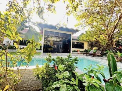 ขายบ้านเดี่ยวหรูพร้อมสระว่ายน้ำตั้งอยู่ในหมู่บ้านโอเชียนวิว  บางเ