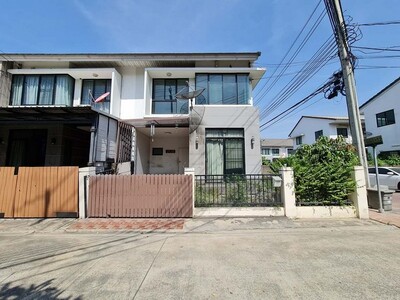 ขายทาวน์เฮ้าส์  หมู่บ้านเดอะวิลล่า บางบัวทอง ถนนกาญจนาภิเษก นนทบุ