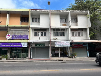 อาคารพาณิชย์ 3 ชั้น เขตลาดกระบัง กรุงเทพมหานคร.