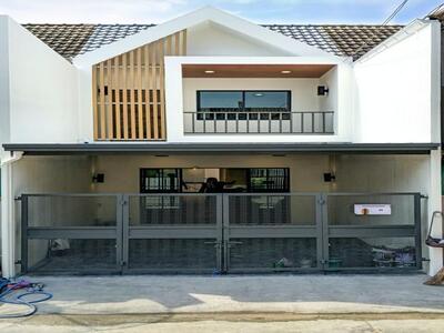 ขายทาวน์เฮ้าส์ 2ชั้นรีโนเวทใหม่ หมู่บ้านราณี 2 ซอยลาดปลาเค้า 42