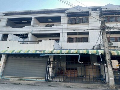 อาคารพาณิชย์ 3 ชั้น ทำเลทอง โครงสร้างแข็งแรงมาก ช้างเผือก