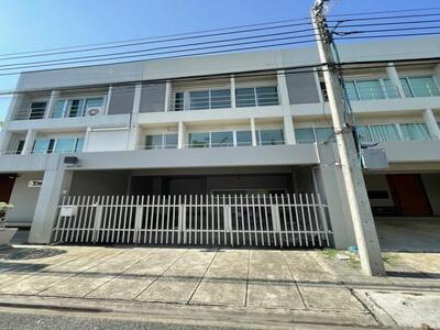 ให้เช่าทาวน์โฮม 3 ชั้น 200 ตรม 3 ห้องนอน โครงการ โนเบิลคิวบ์ พัฒน