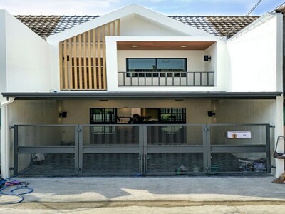 ขายทาวน์เฮ้าส์ 2 ชั้นรีโนเวทใหม่  หมู่บ้านราณี 2 ซอยลาดปลาเค้า 42