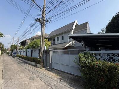 ให้เช่าบ้านเดี่ยว 2 ชั้น 95 ตร.ว. ซอยรัชดาภิเษก 32 สไตล์คอนกรีตผส