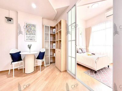 คอนโด ฝักข้าวโพด ห้องรีโนเวทสวยงาม อยู่ระหว่างถนนสองเส้น เดินทางส