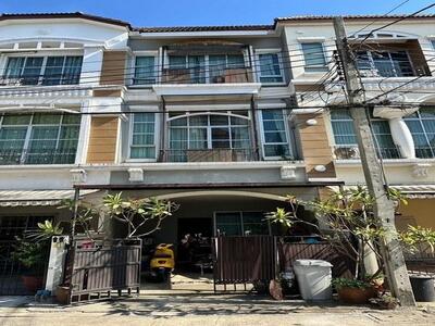 ขายทาวน์โฮม 3 ชั้น บ้านกลางเมือง ลาดพร้าว - โชคชัย 4 ติดกองปราบ