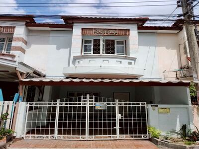 ขายทาวน์เฮ้าส์ 2 ชั้น หมู่บ้านปิยวรารมย์3 เนื้อที่ 16 ตร.ว.  